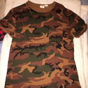 urban outfitters men’s camo t-shirt *brand new*